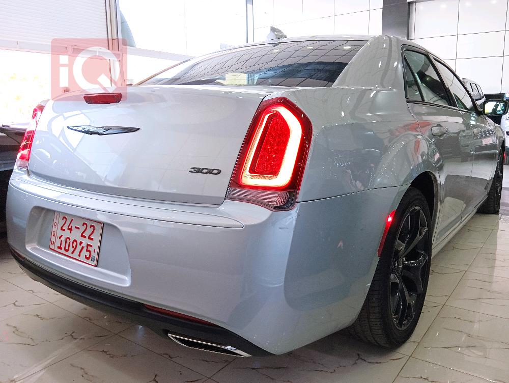 کرایسلەر 300